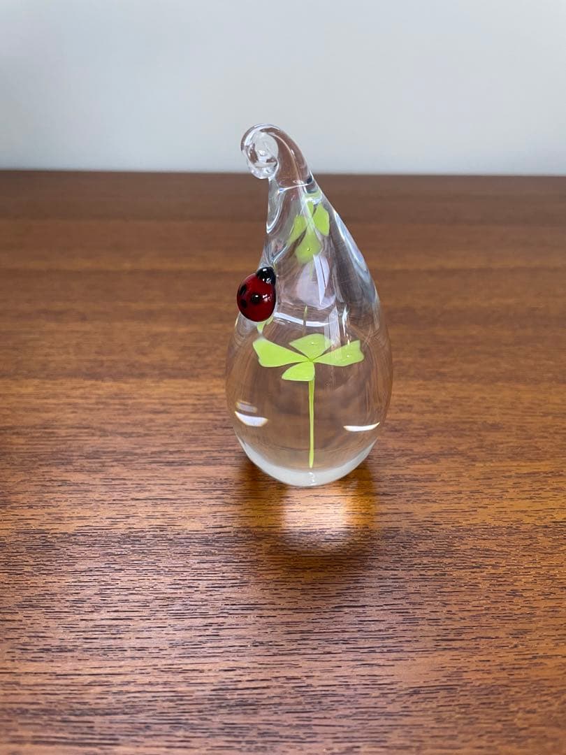 イイノナホ　ペーパーウエイト　クローバー　てんとう虫