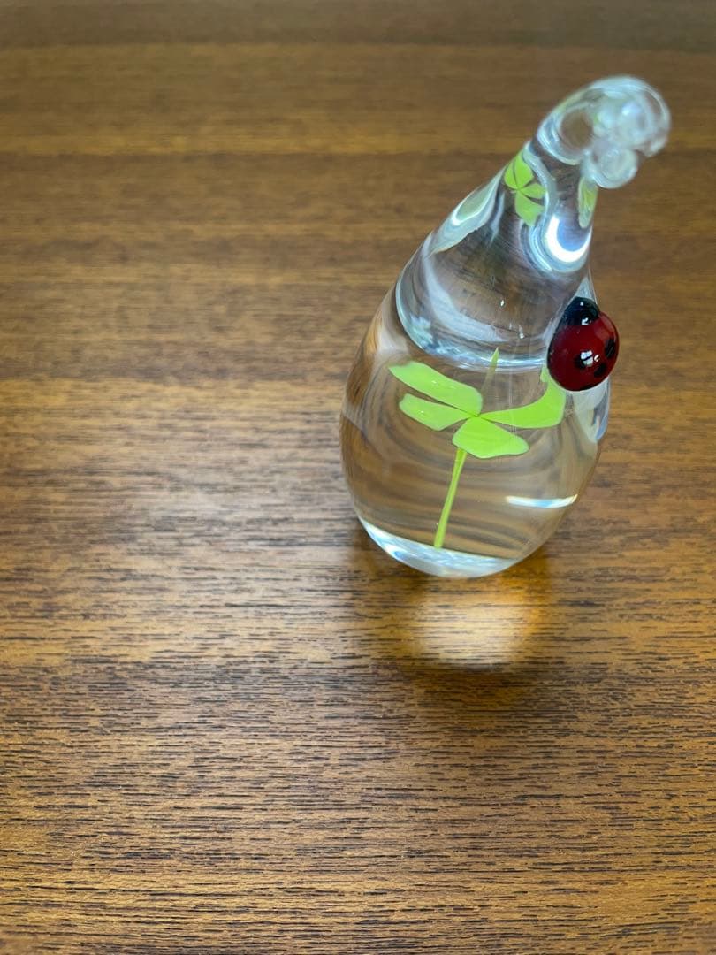 イイノナホ　ペーパーウエイト　クローバー　てんとう虫