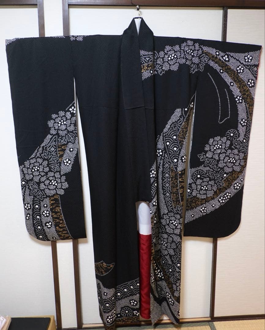 黒の振袖 花柄刺繍 総絞り