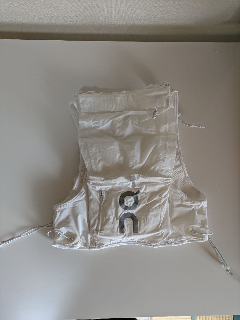 on オン　ultra vest 10l sサイズ
