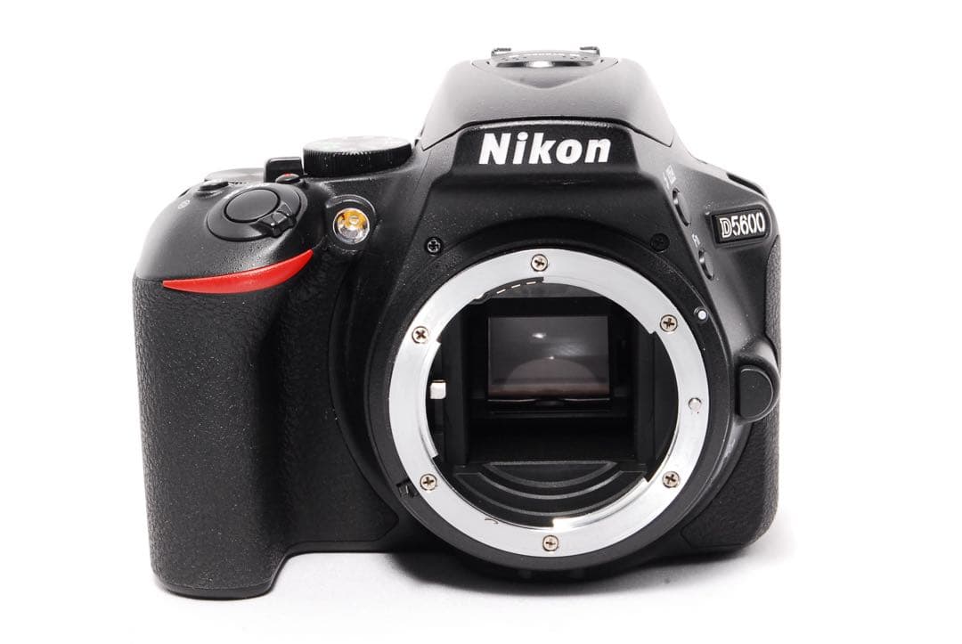 ショット数5710◆Nikon D5600◆一眼レフカメラ◆WiFiで楽々転送◆