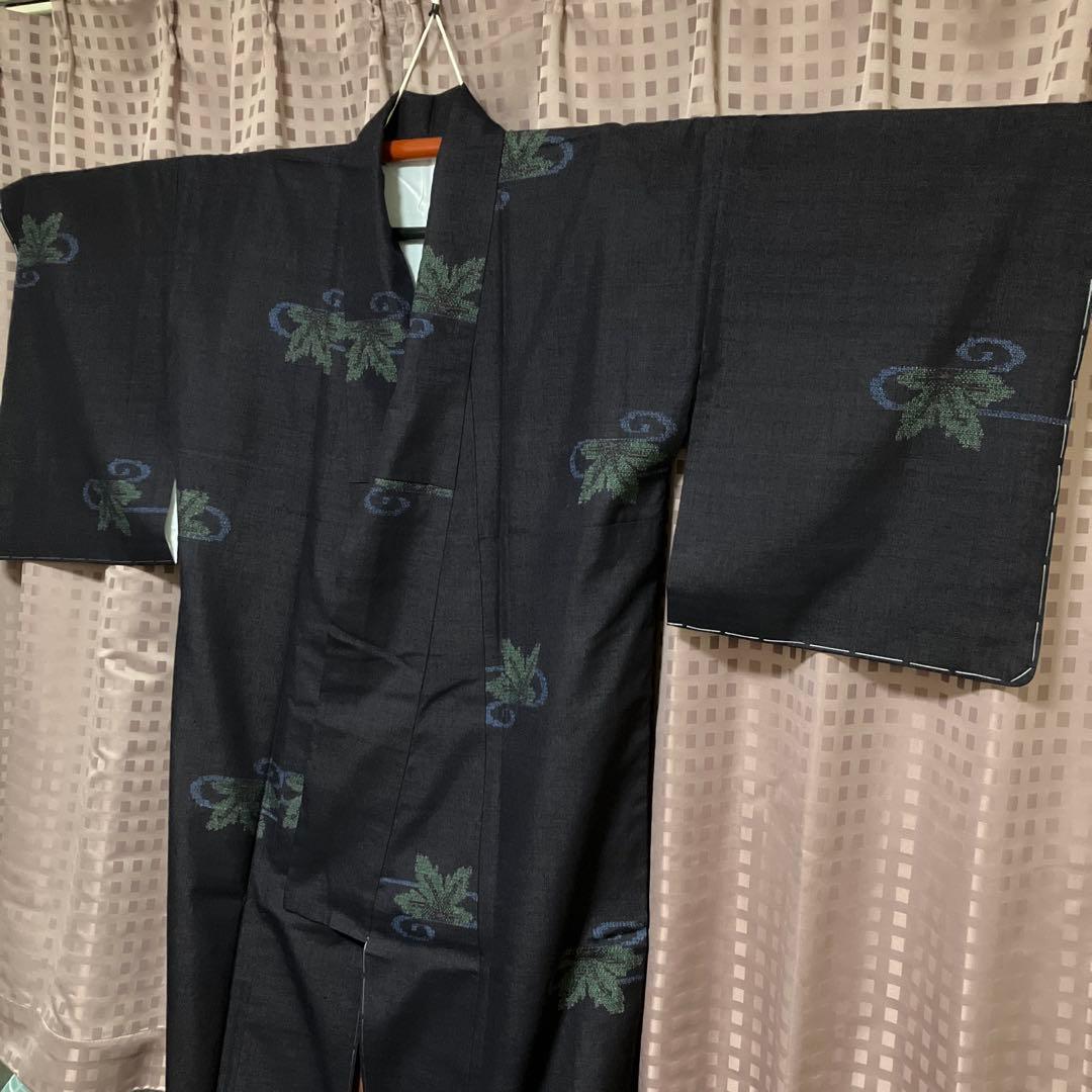 本場結城紬 重要無形文化財 地機 黒地 100亀甲 飛び柄 4色絣 未使用 美品