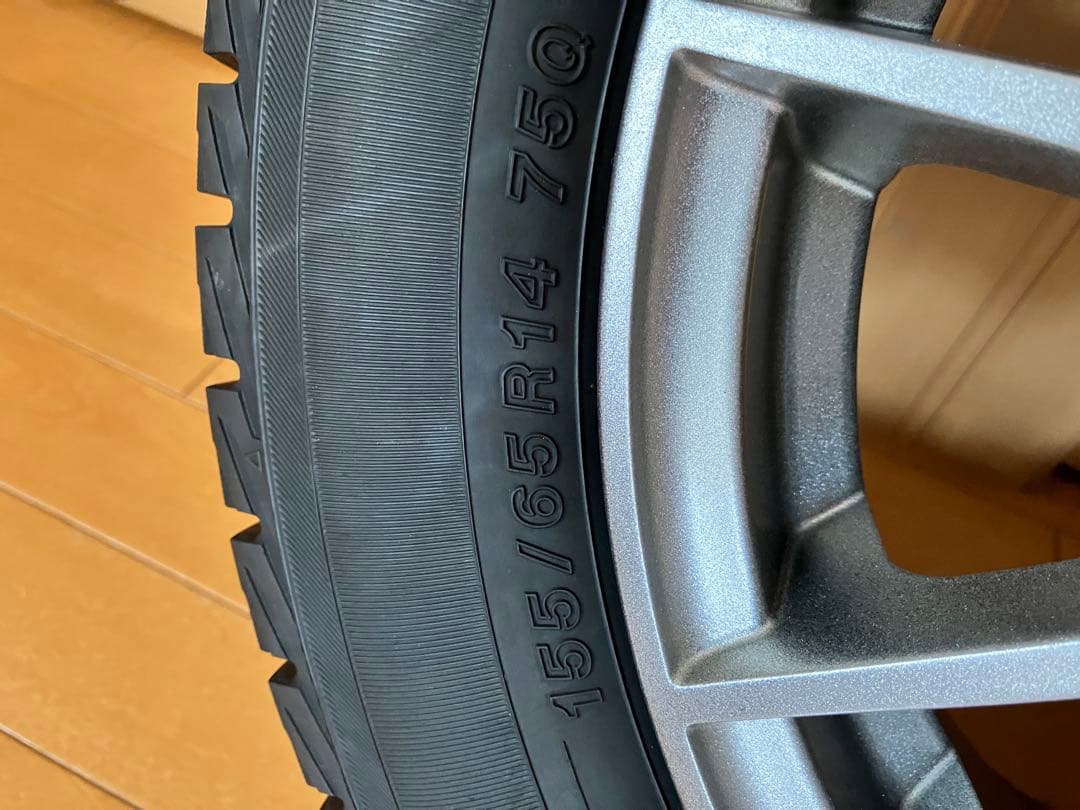 た*き様 2024年式スタッドレスタイヤ、ホイール４本セット　中古　美品