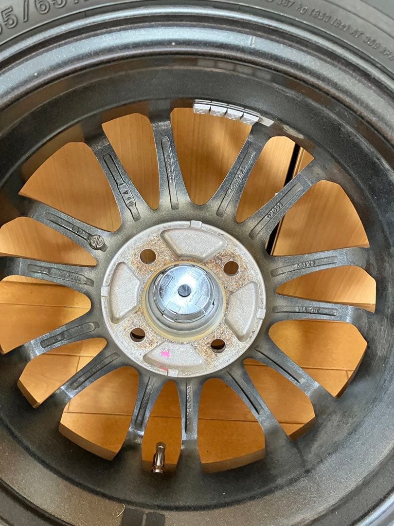 た*き様 2024年式スタッドレスタイヤ、ホイール４本セット　中古　美品