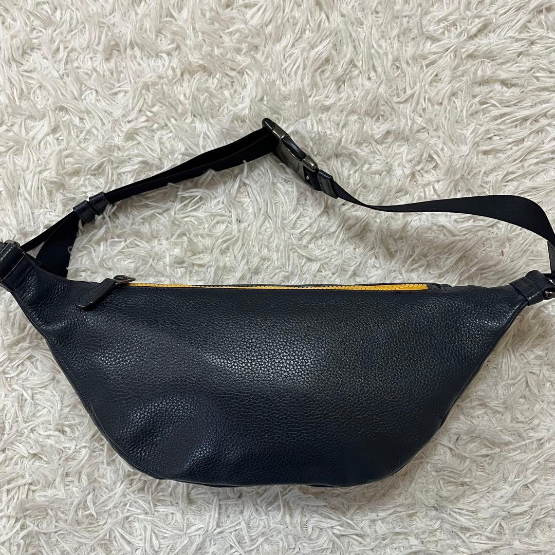 極美品✨限定品✨コーチ　ボディバッグ　スヌーピー　コラボ　レザー　ホワイト