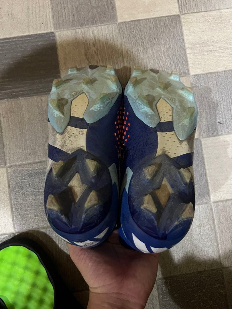 アディダスサッカースパイク3つ 袋 レガース シューズケース セット