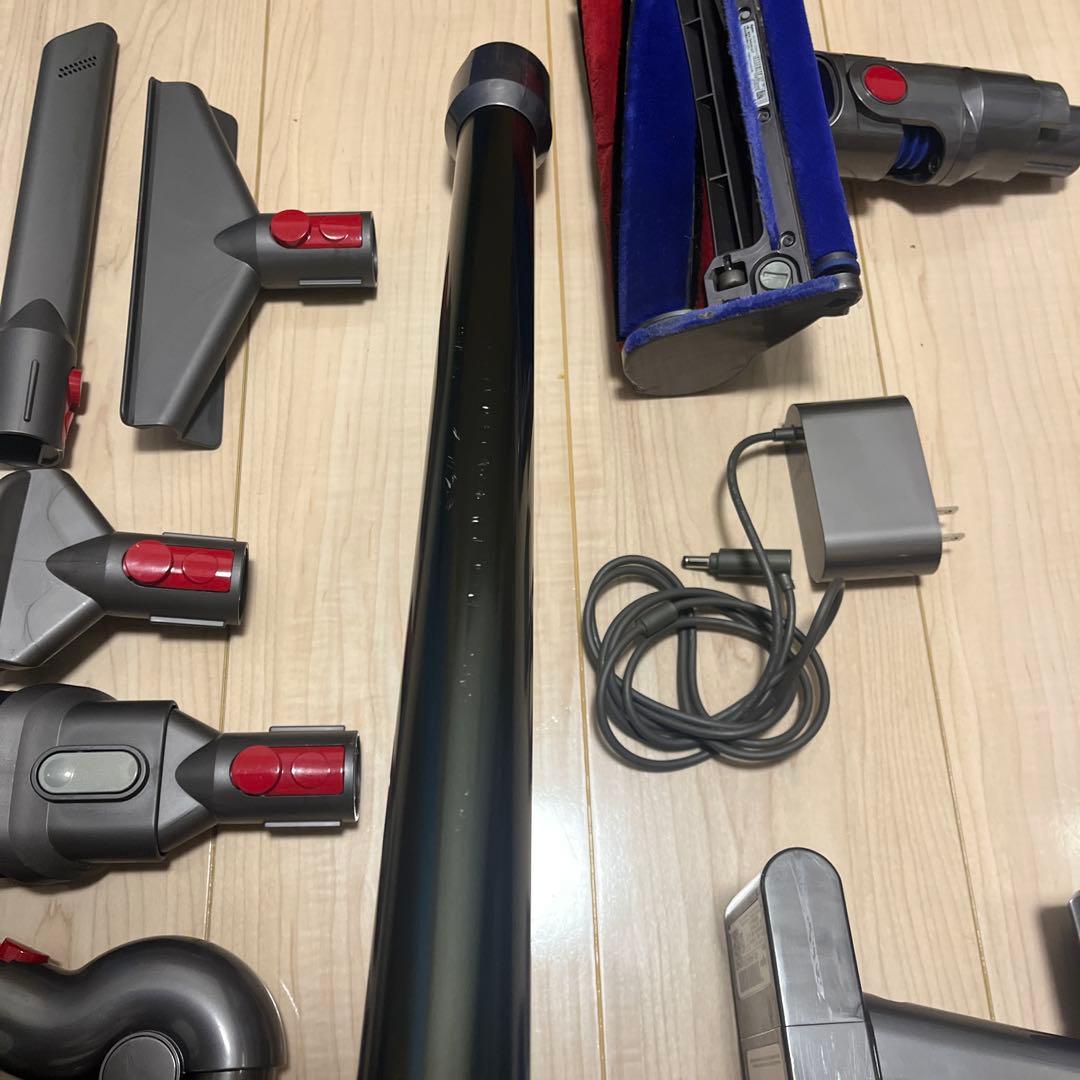 ② すぐ使える！動作品！dysonダイソンコードレスクリーナー純正SV10