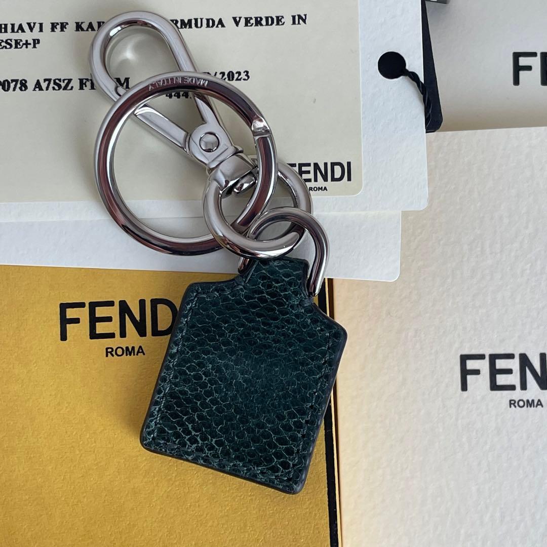 極美品　FENDI フェンディ　スクエアFF 　キーホルダー　ダークグリーン