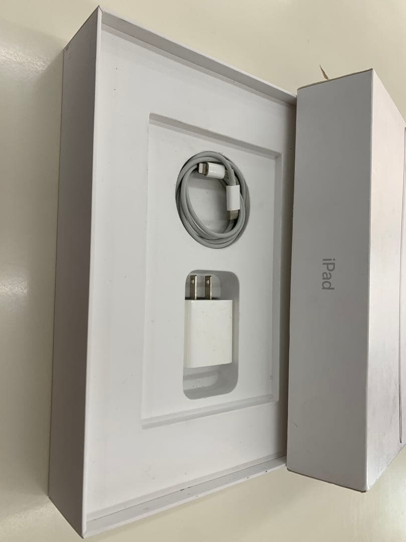 Apple iPad 32GB シルバー 本体 MYMJ2J/A