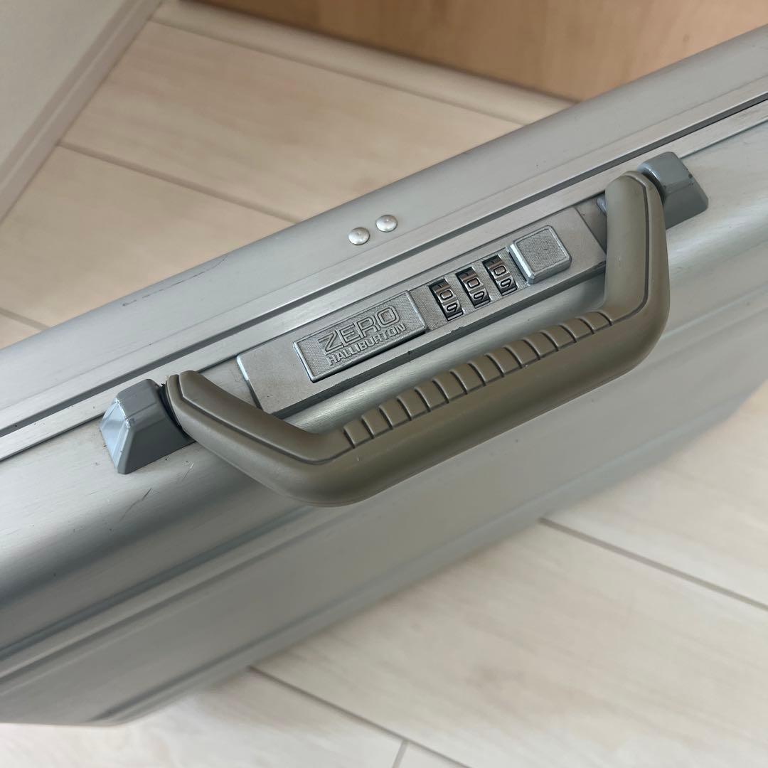 【￼大人気】ゼロハリバートン シルバーアタッシュケース 約28cm✖️約41cm