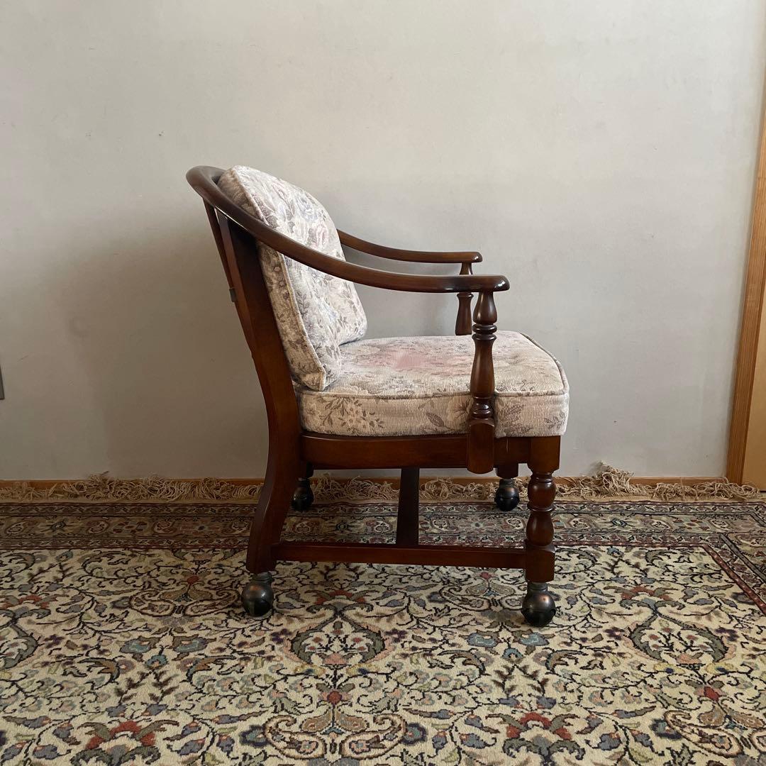 カリモク アームチェア コロニアル キャスター付き ダイニングチェア