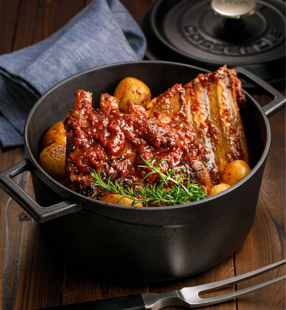 【新品未使用】LAVAオーバルキャセロール25cm 3.2L 鋳鉄　ブラック