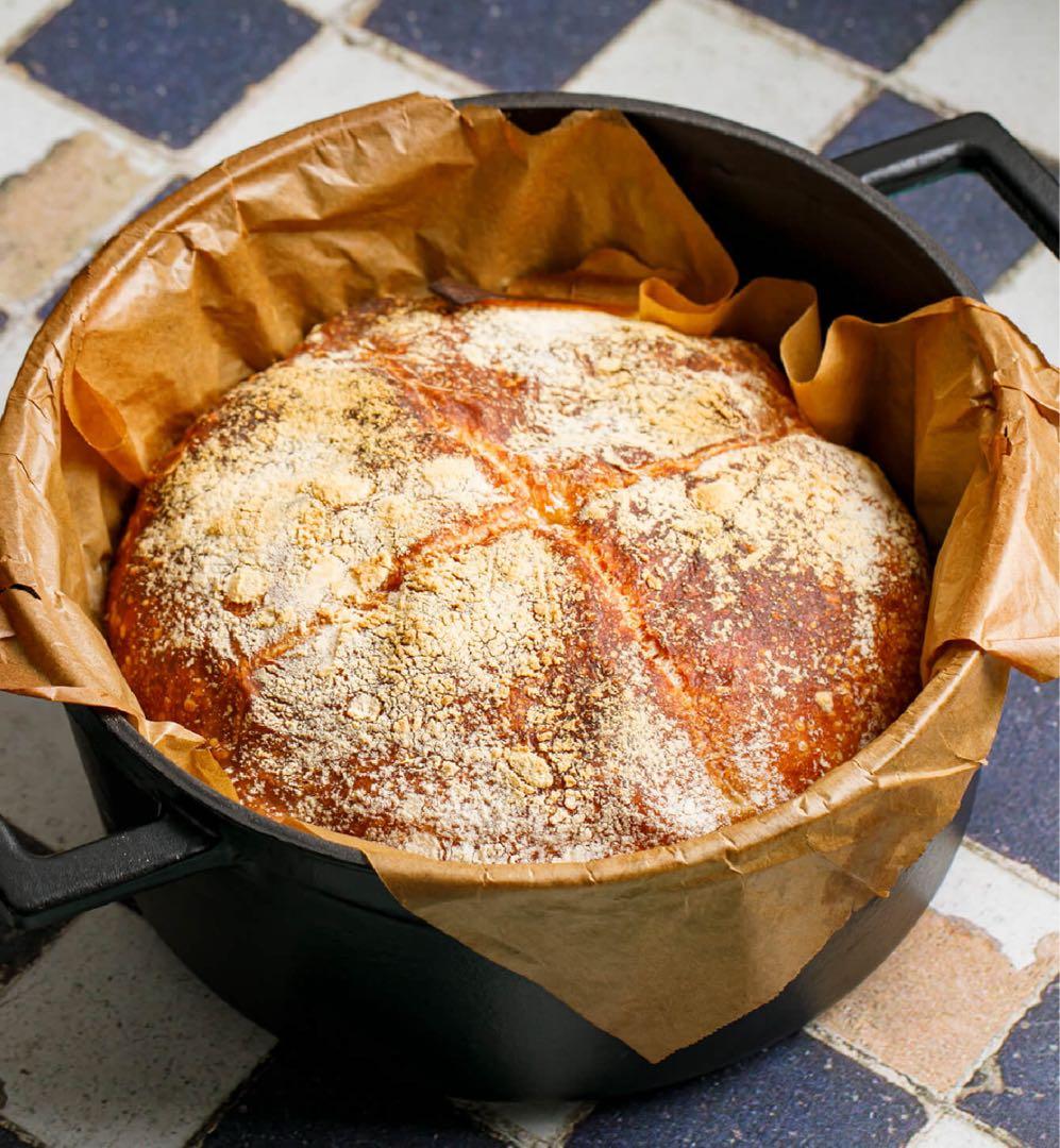 【新品未使用】LAVAオーバルキャセロール25cm 3.2L 鋳鉄　ブラック