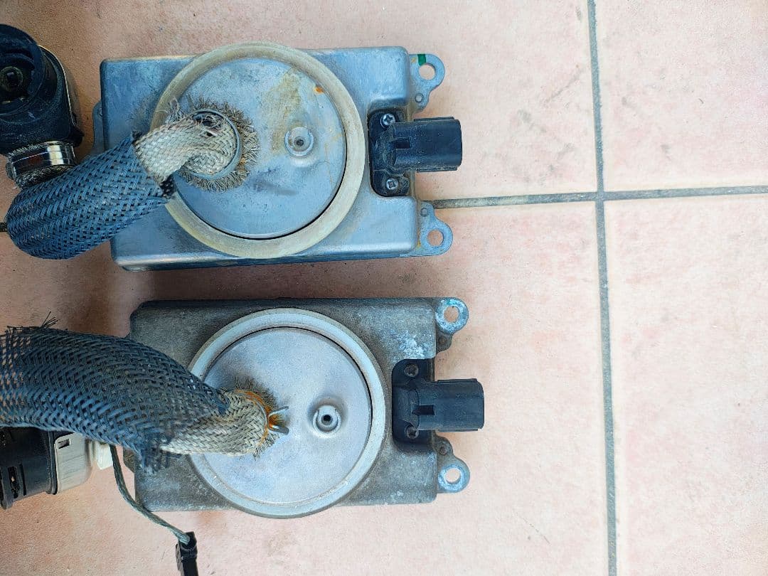 HINO 日野　いすゞ　HID　 バラストＡＳＳＹ　W3T10971　2個