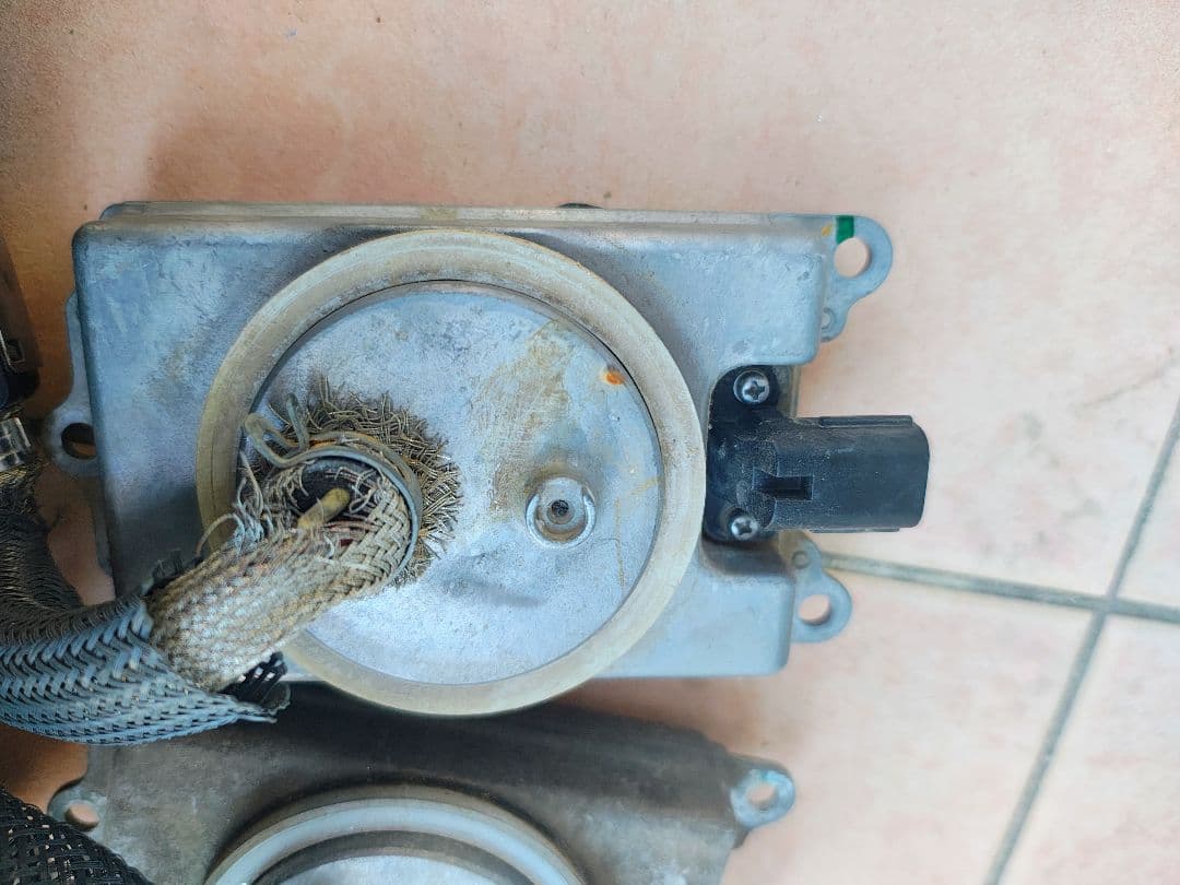 HINO 日野　いすゞ　HID　 バラストＡＳＳＹ　W3T10971　2個