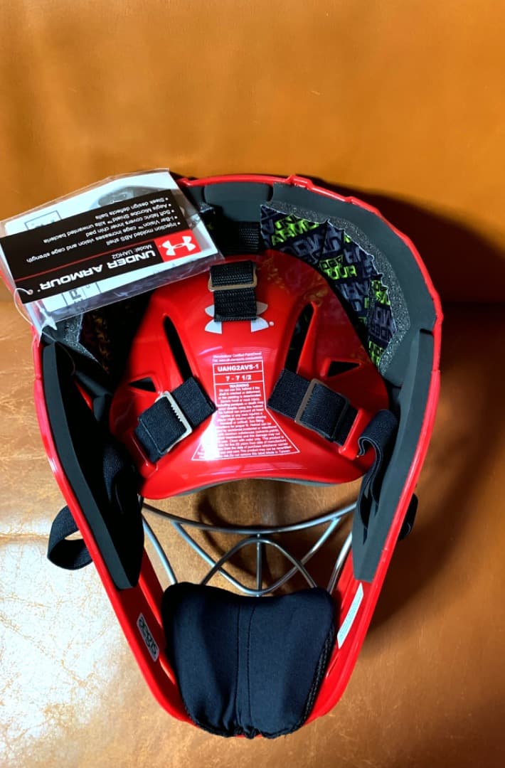 新品2026年★アメリカ国内限定☆アンダーアーマー☆キャッチャーヘルメット☆赤
