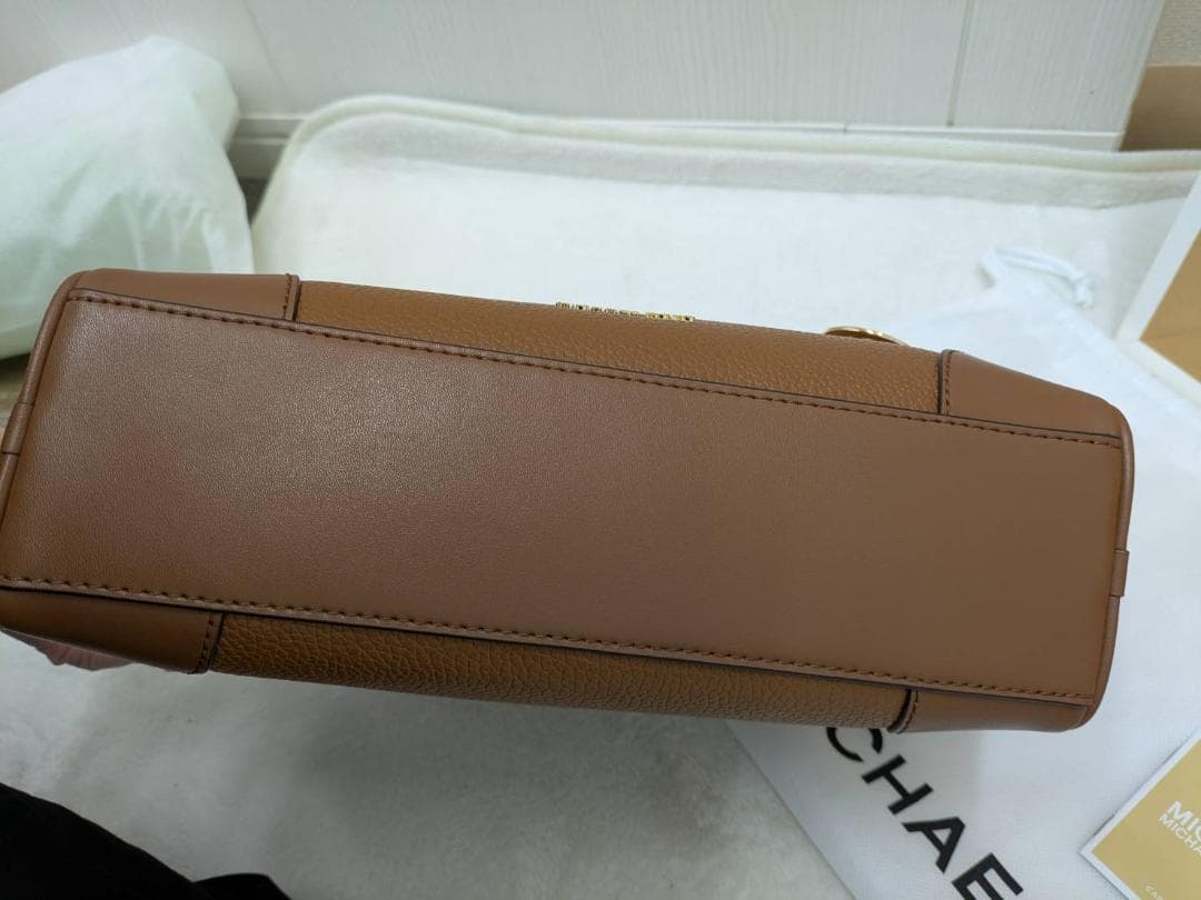 【新品未使用】マイケルコース THOMPSON ぺブルレザー ミディアム