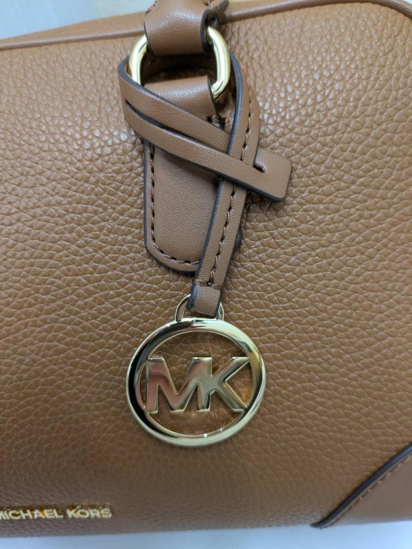 【新品未使用】マイケルコース THOMPSON ぺブルレザー ミディアム