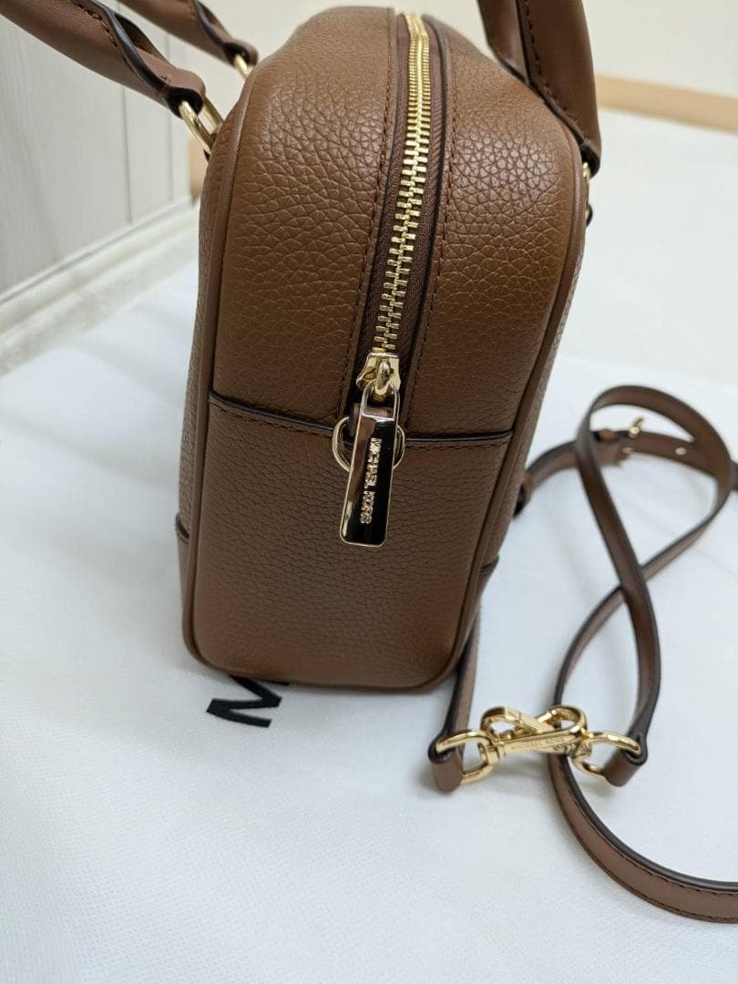 【新品未使用】マイケルコース THOMPSON ぺブルレザー ミディアム