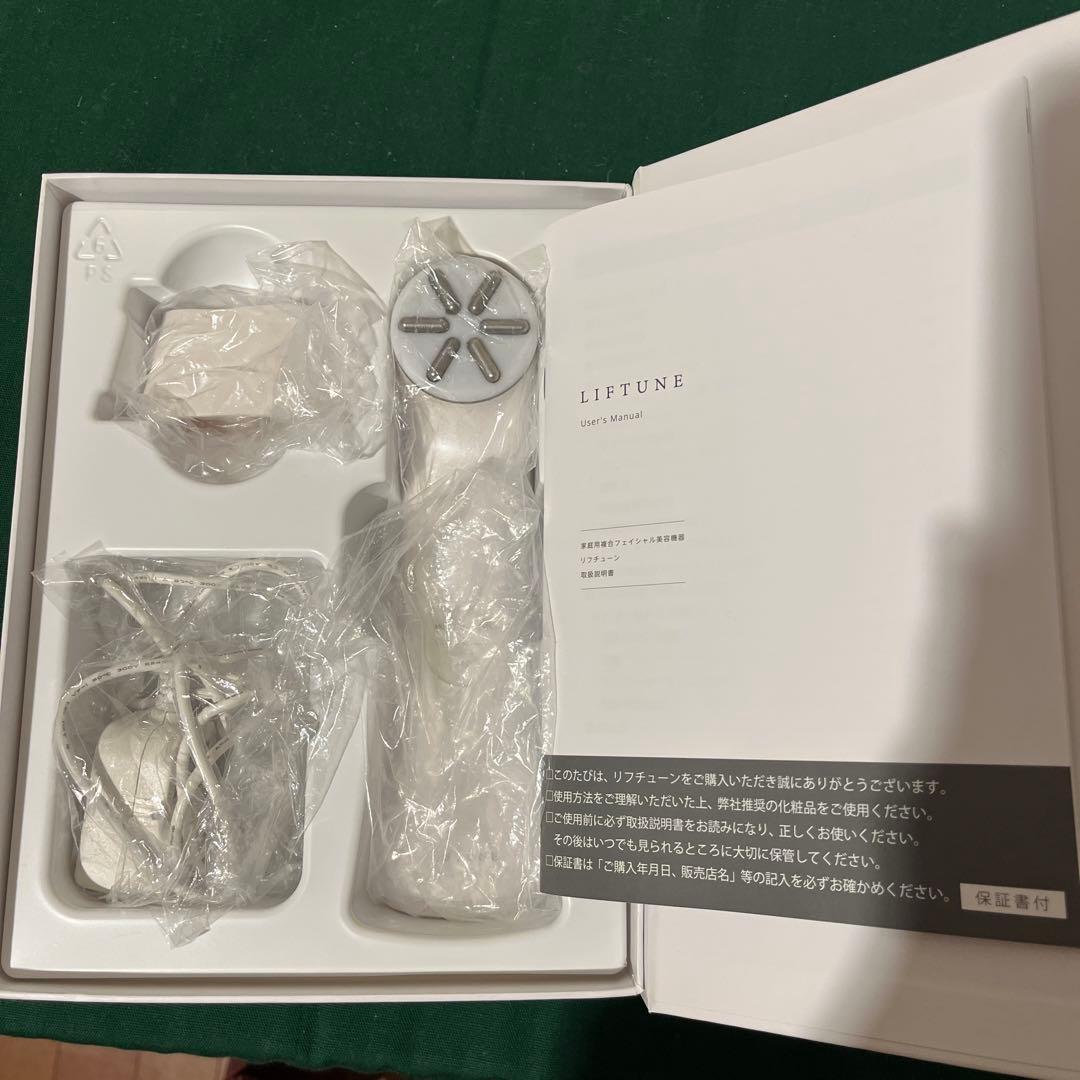 家庭用複合フェイシャル美容機器 LIFTUNE [リフチューン]