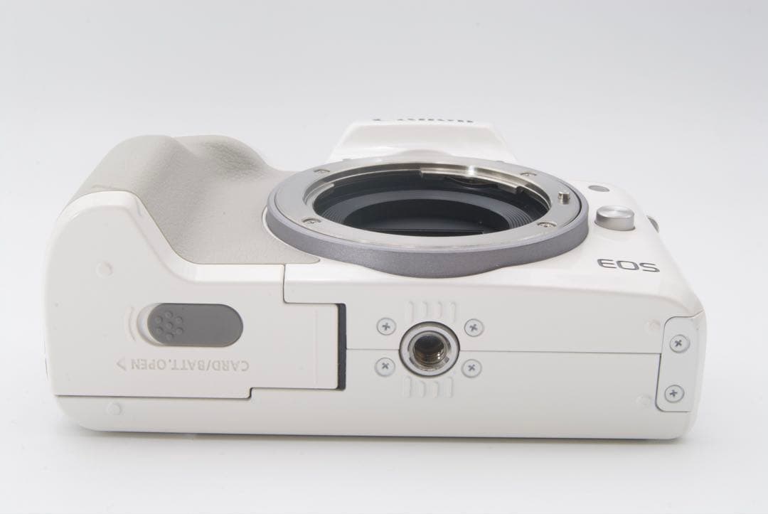 Canon EOS Kiss M レンズキット　Wi-Fi搭載　小型軽量　美品