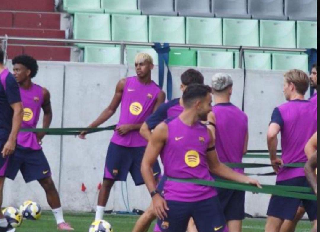 早い物勝ち 完売品 バルセロナ ヤマル ノースリーブ トレーニングウェア上下M