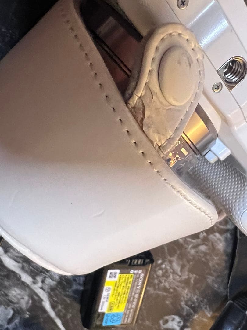 SONY NEX-5Rホワイト 一眼レフカメラ　バッテリー×4　自撮りスイッチ等