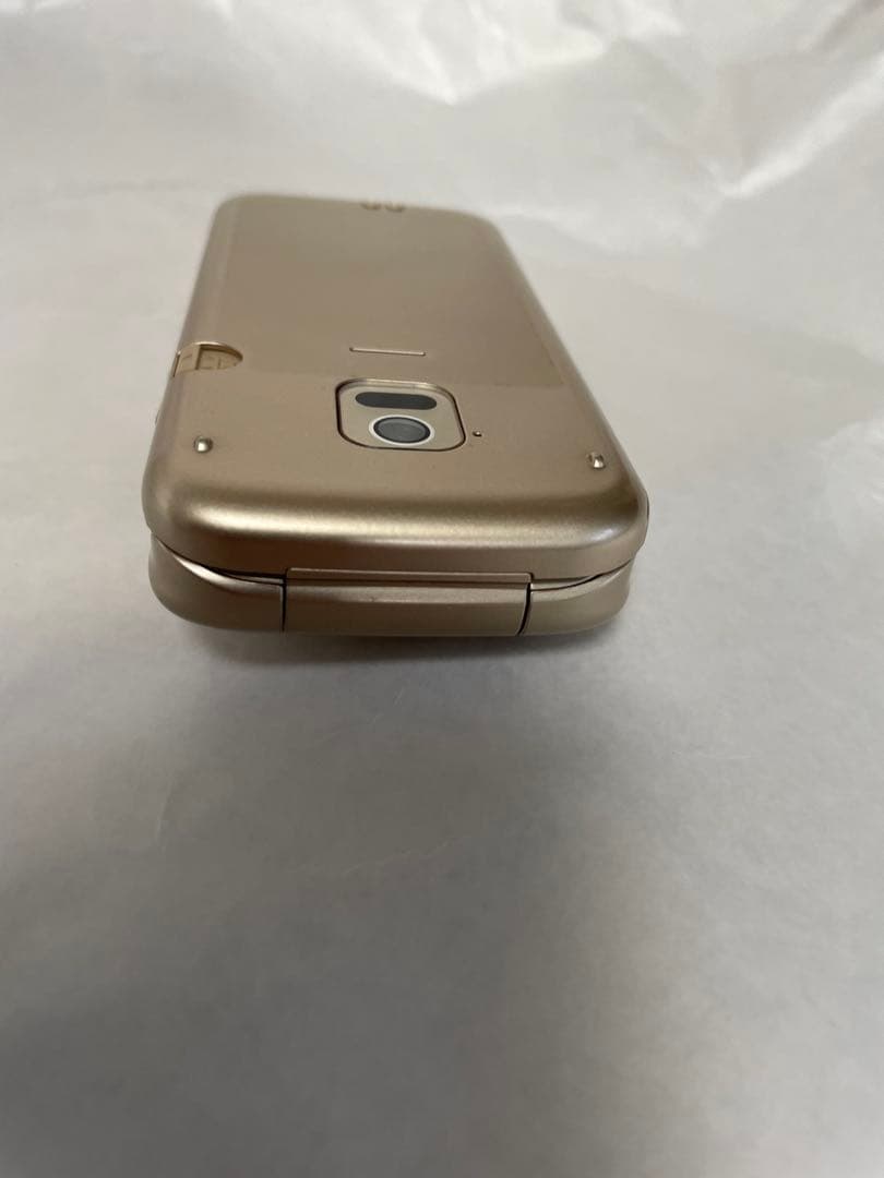 美品　docomo f-02j 折りたたみ式　らくらくホン　ゴールド ドコモ