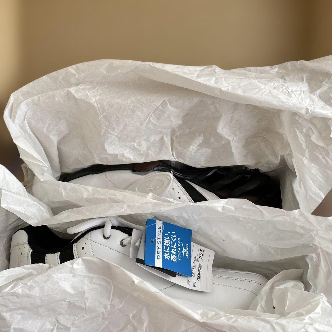 ミズノ ゴルフシューズ✴︎白と黒✴︎未使用✴︎タグ付✴︎ドライスタイル039 生産終了品