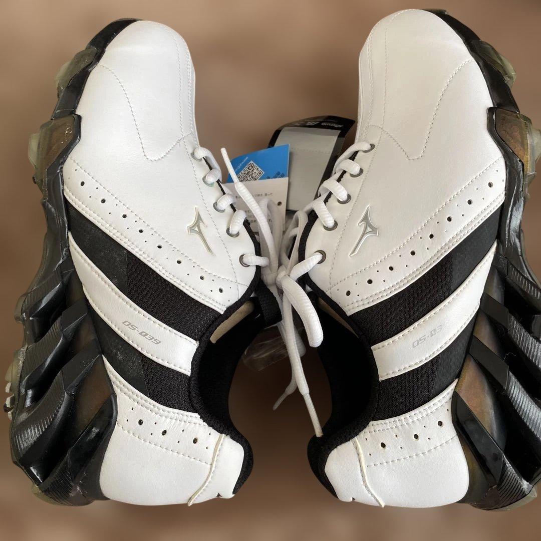 ミズノ ゴルフシューズ✴︎白と黒✴︎未使用✴︎タグ付✴︎ドライスタイル039 生産終了品