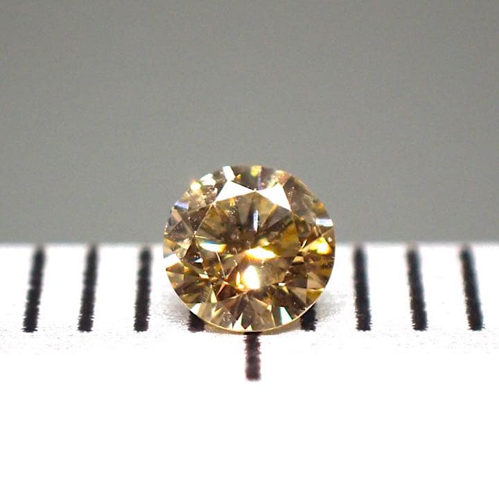 【蛍光:イエロー】イエローダイヤモンド