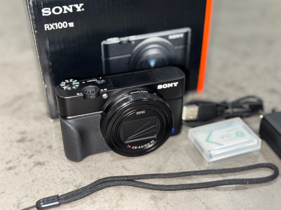 【極美品】 SONY■RX DSC-RX100M7■バッテリーケース等セット