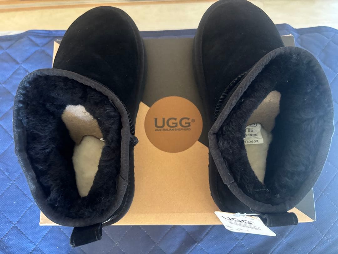 未使用　UGG クラシックウルトラミニ/ユニセックス　ブラック