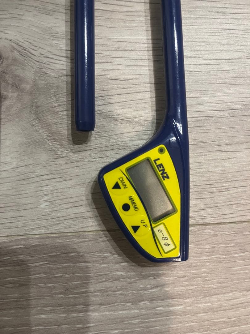 Lenz レンツ　デジタル温度調整ヘアアイロン　丸　8ミリ