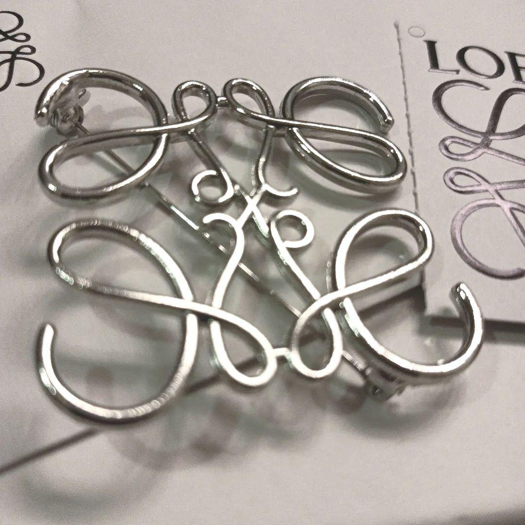 美品　ロエベ　ブローチ　アナグラムブローチ　シルバー