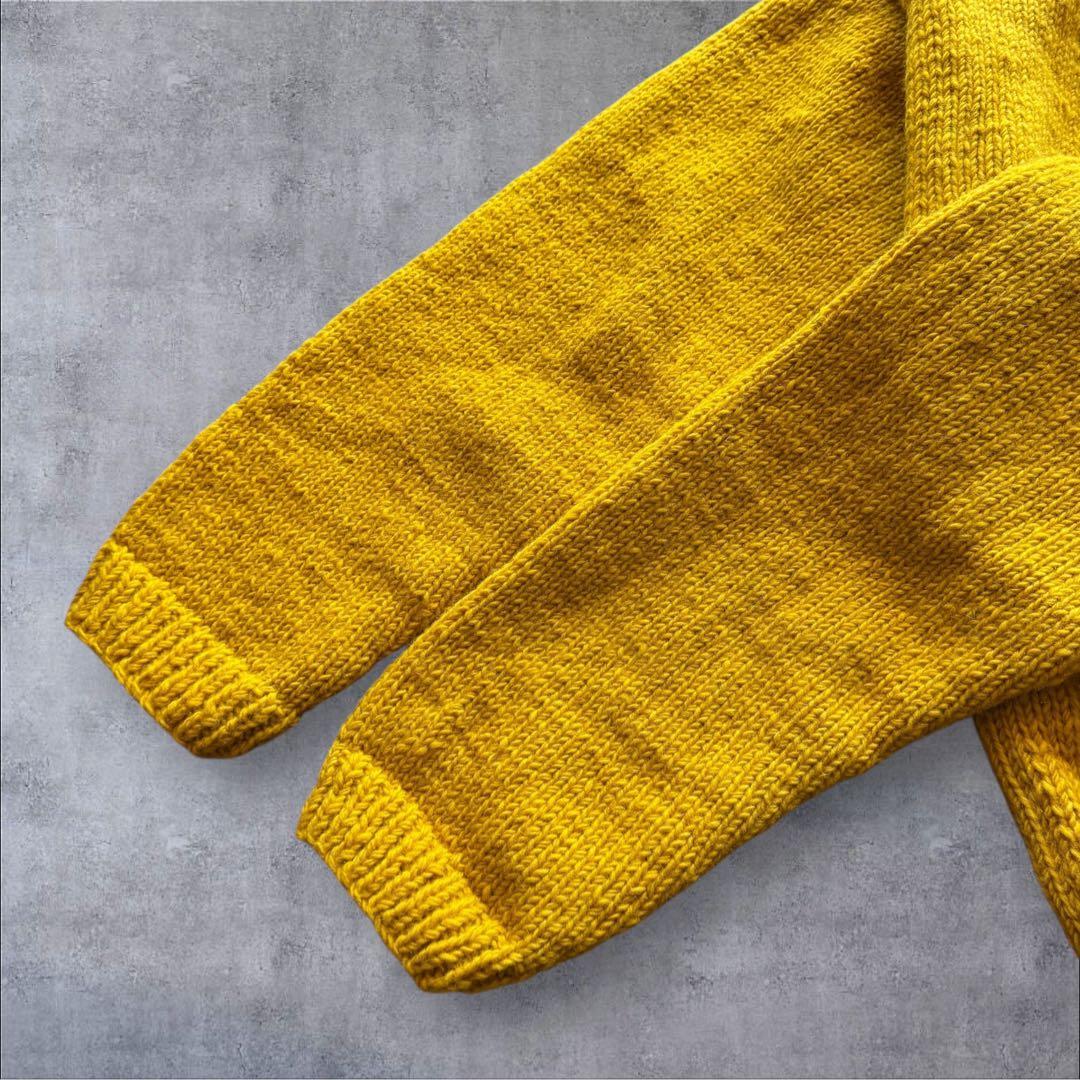 マクマホンニッティングミルズ フラワーロールネックニット　イエロー