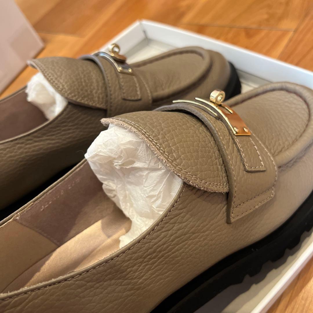 銀座かねまつ ベージュ レザー ローファー