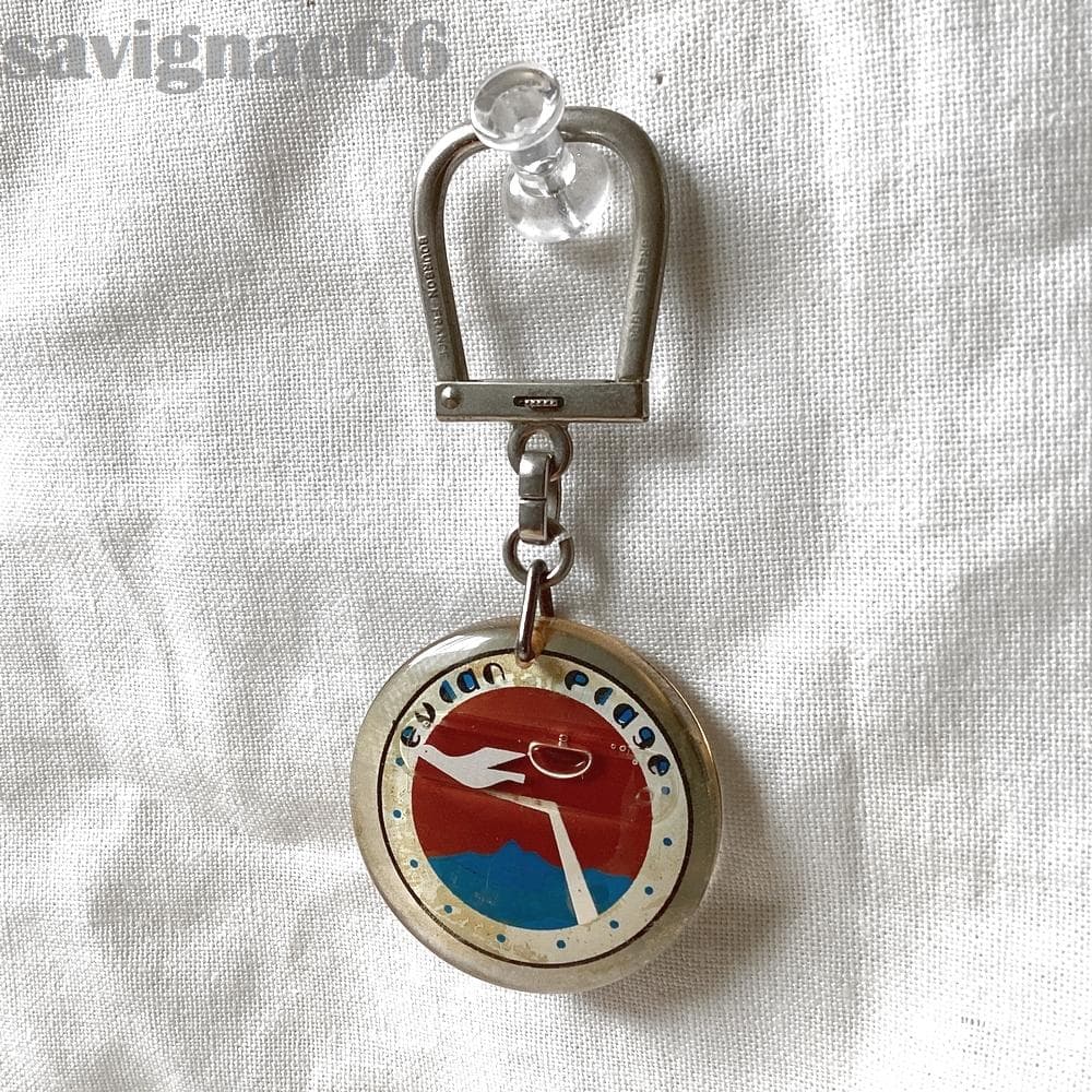 60s フレンチキーホルダー ブルボン EVIAN エビアン かもめ レア