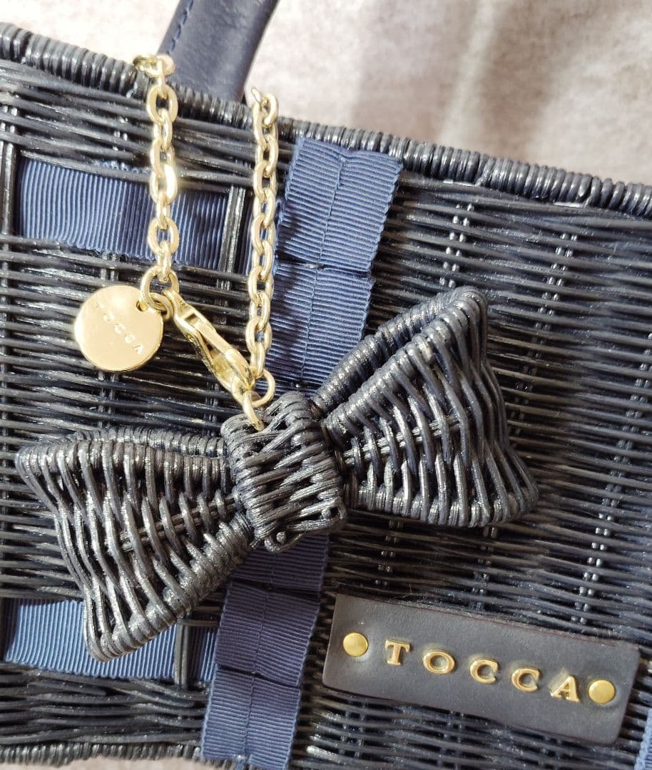 【3573】TOCCAラタン 巾着 カゴバッグ リボンチャーム ネイビー