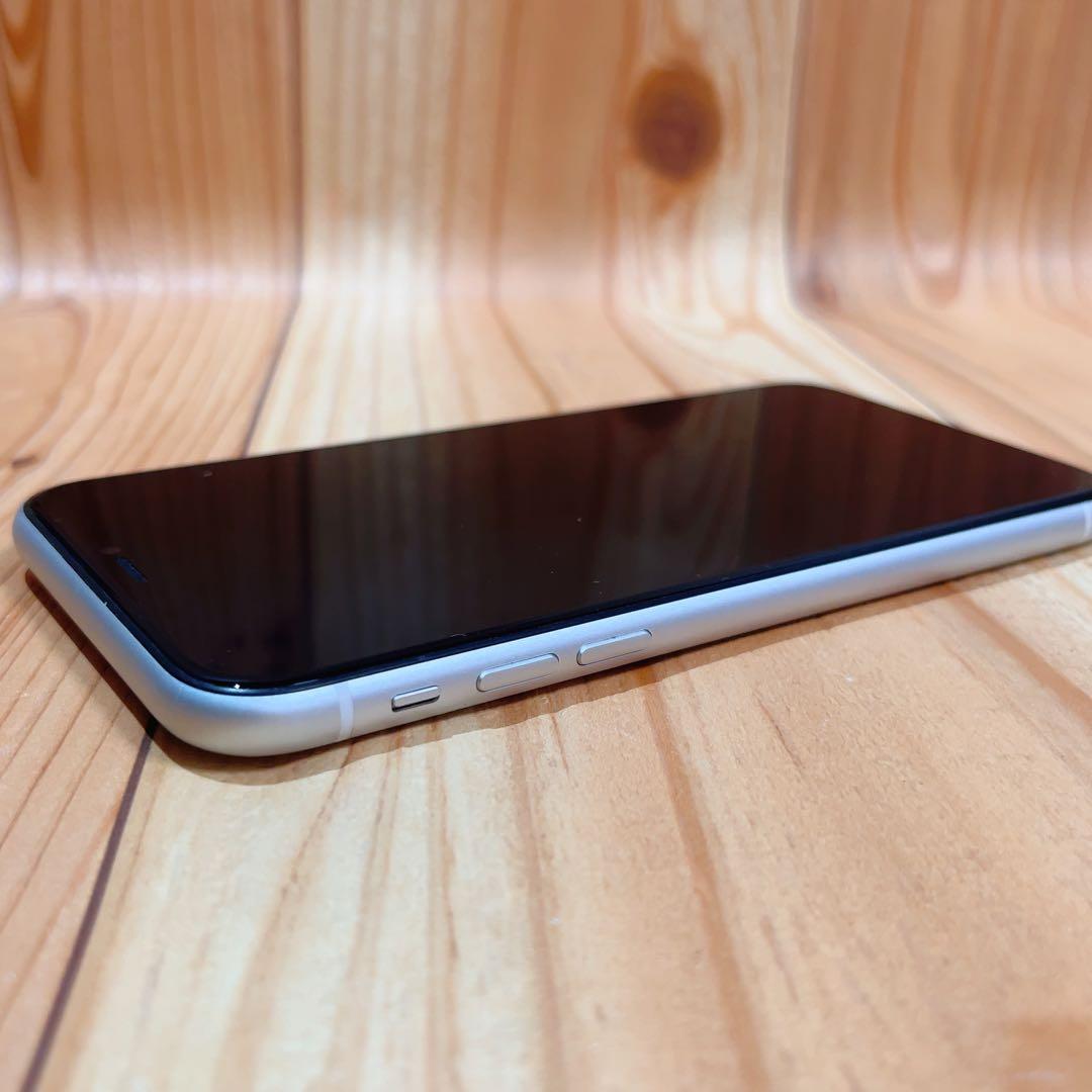 SIMフリー 本体 iPhone XR 64 GB ホワイト 530 電池新品