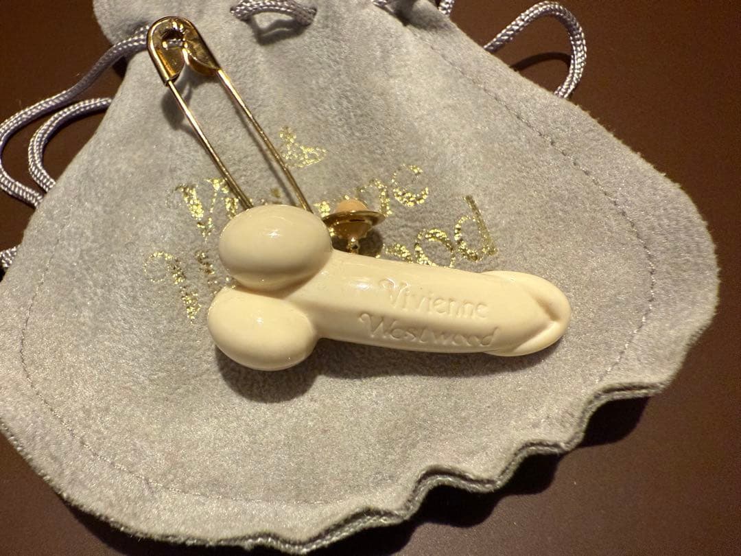 vivienne westwood ペニス オーブ ピンズ ブローチ