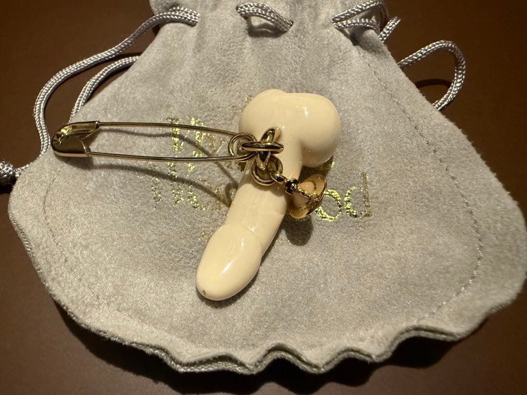 vivienne westwood ペニス オーブ ピンズ ブローチ
