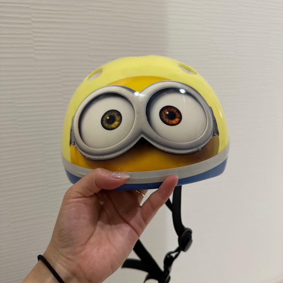 1日限定セール！！！ストライダースポーツピンク12インチ　ミニオンヘルメット付き