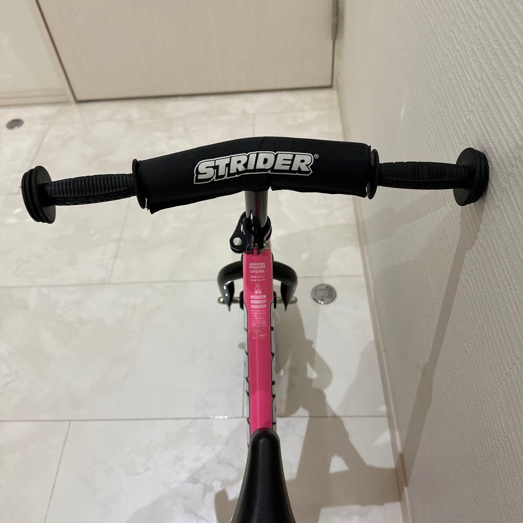 1日限定セール！！！ストライダースポーツピンク12インチ　ミニオンヘルメット付き