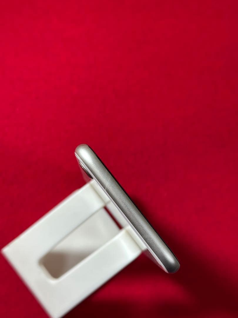 【6596】iPhone SE3第3世代スターライト 64GB simフリー