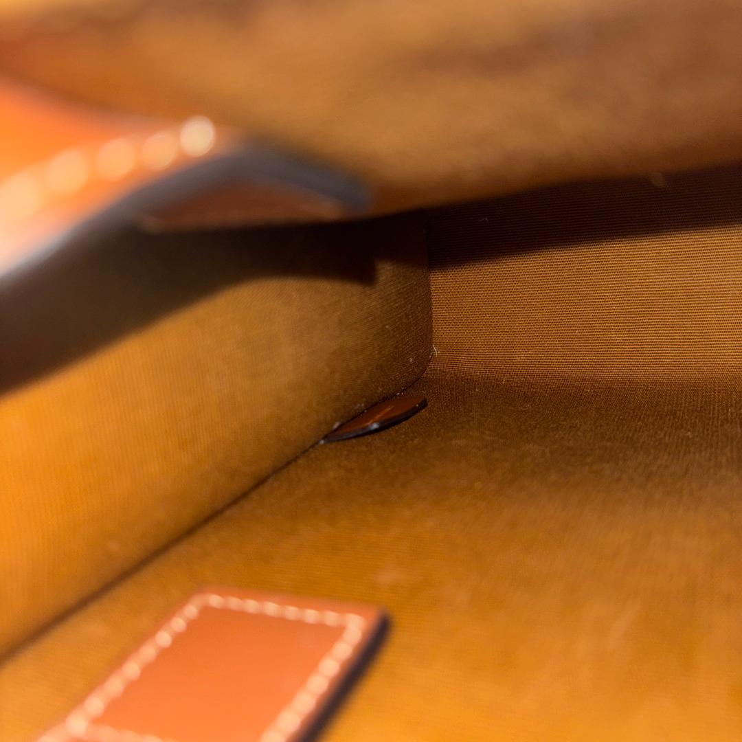 新品未使用 セリーヌ トリオンフ バーティカルカバ ショルダーバッグ レディース