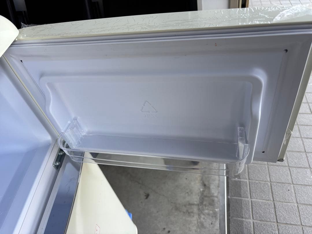 美品 2024年製 レトロな冷蔵冷凍庫 81L ホワイト