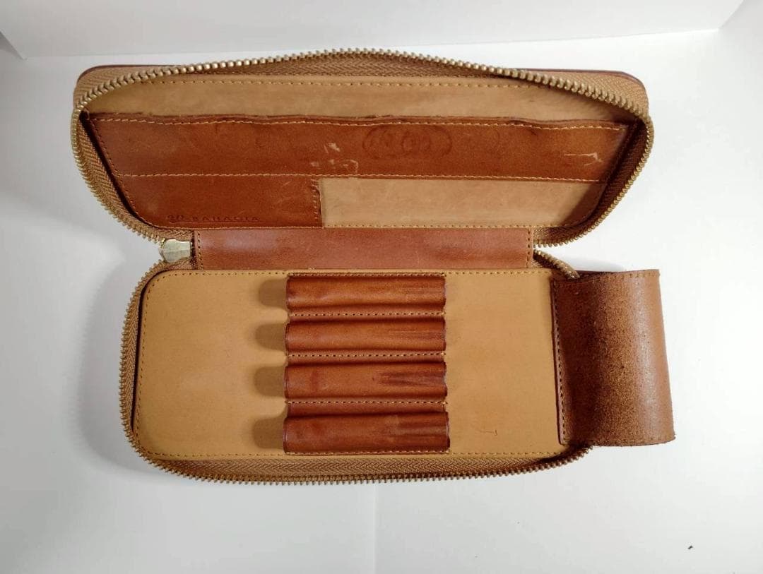 る*ば様 バハギア ラウンドジップペンケース プエブロ コニャック