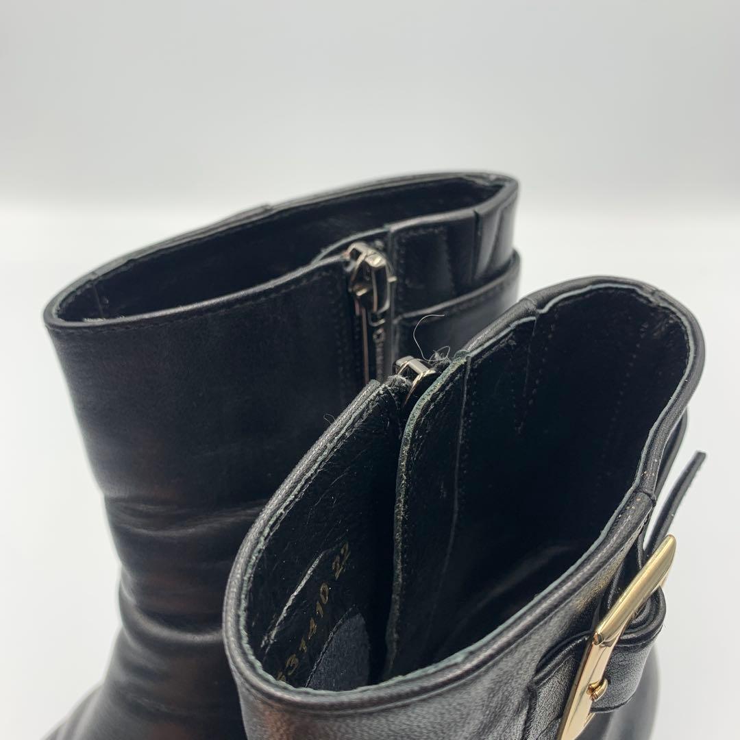 【撥水 　23年】ヒミコ　ベルトバックルヒールブーツ　スクエアトゥ　クロコ型押し