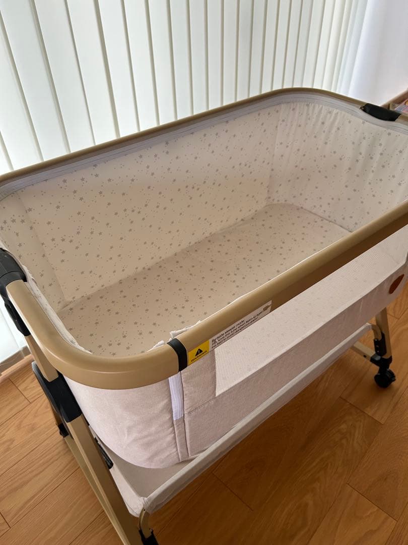 HDZMJ ベージュ星柄ベビーベッド